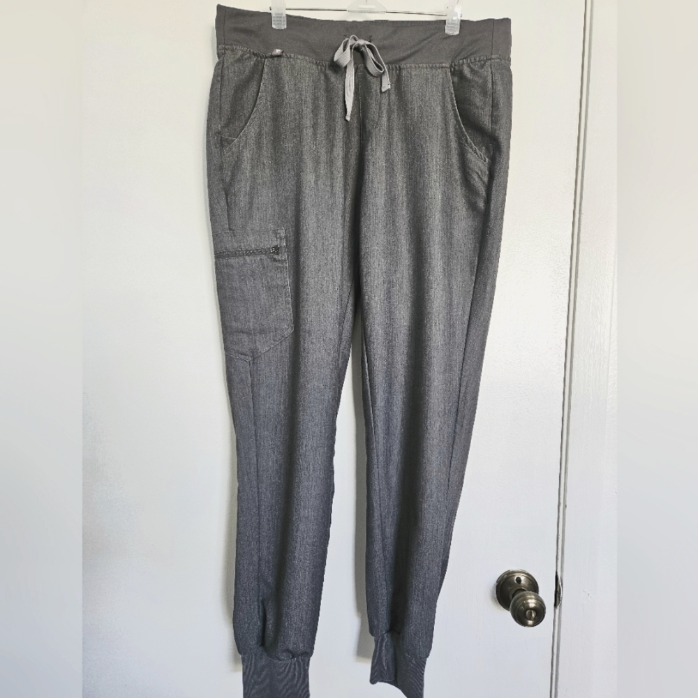 FIGS Jogger Scrub Pants size M in Graphite